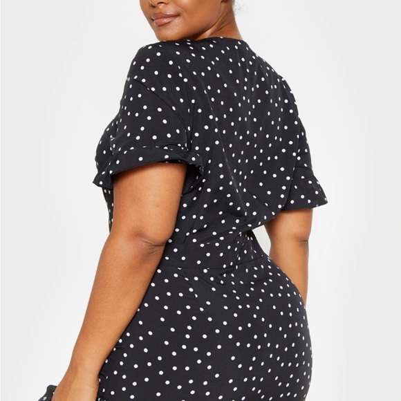 PrettyLittleThing Black Flutter Sleeve V-Neck Mini Dress - Picture 2 of 4